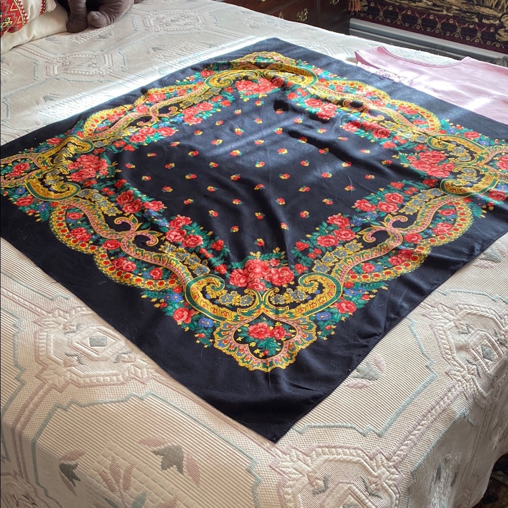 Floral Patterned Black Scarf